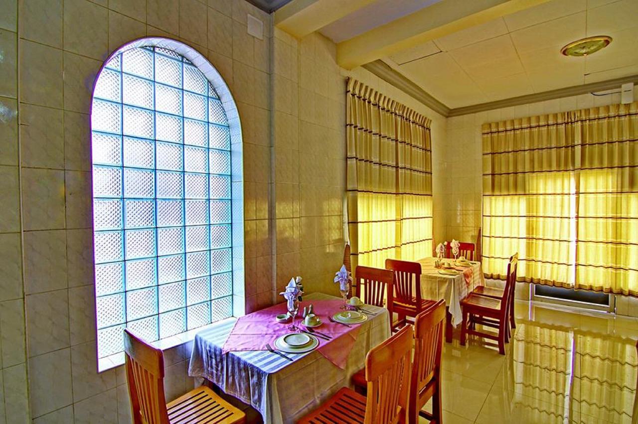 Hotel Smile Pyin Oo Lwin Buitenkant foto